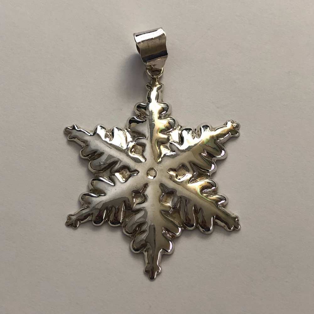 Sterling Silver Snowflake Pendant